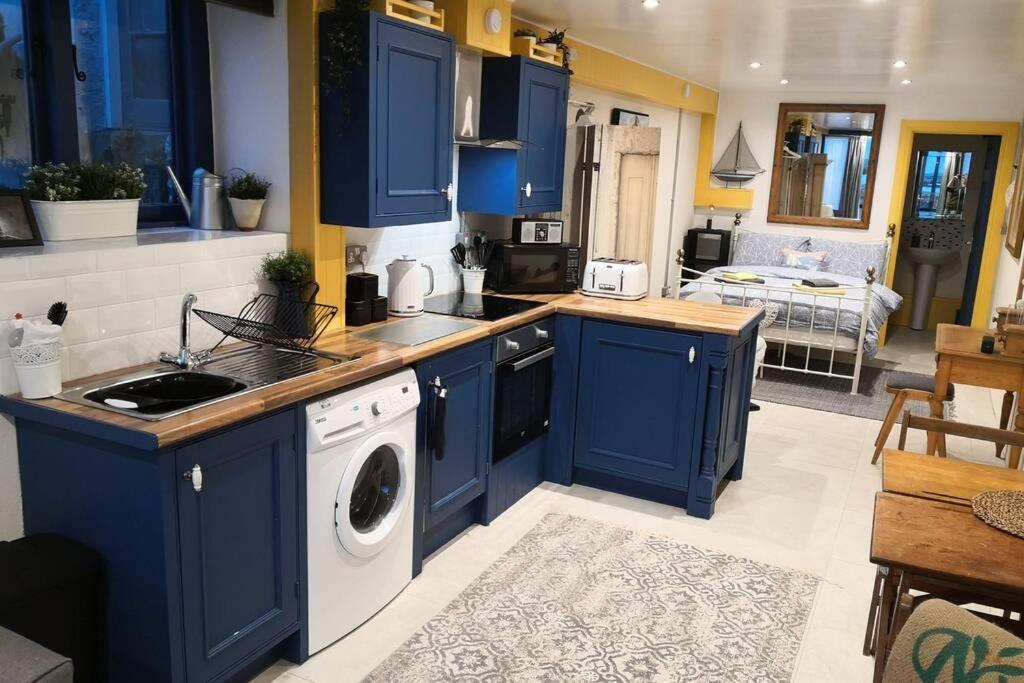 The Old Boat House Apartment Карлингфорд Екстериор снимка